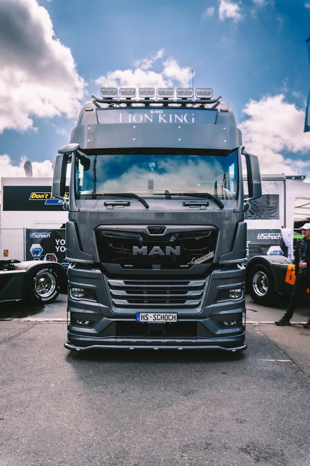 Ground freight header